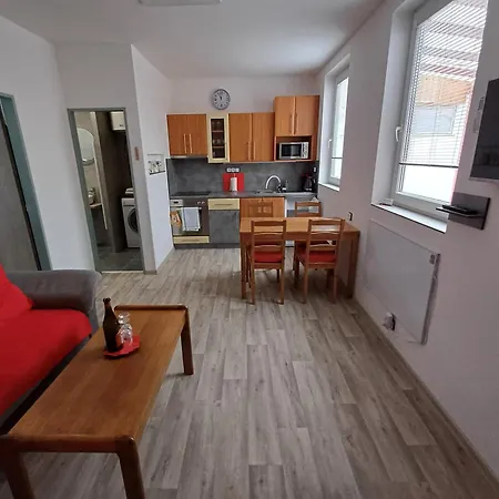 Apartman V Centru Zlina S Parkovanim U Domu Exterior photo