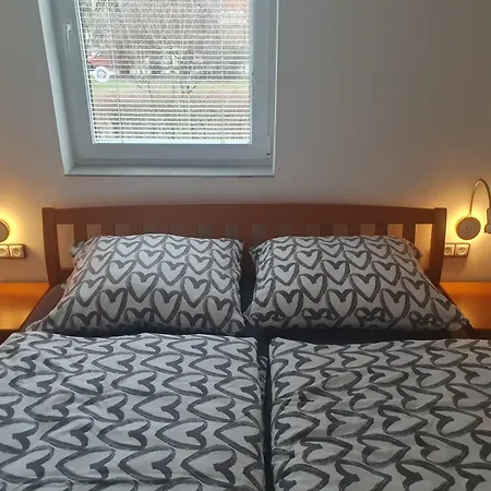 Apartman V Centru Zlina S Parkovanim U Domu Exterior photo