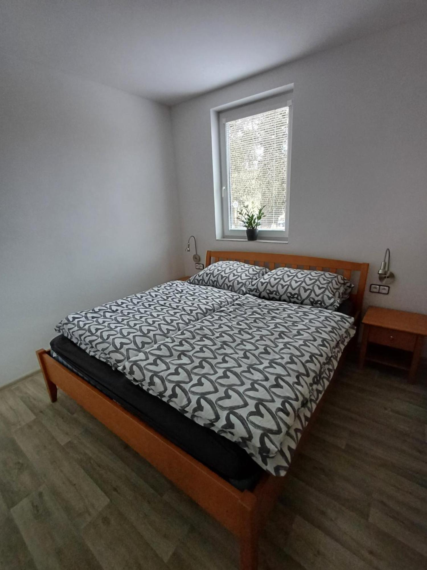 V Centru Zlina S Parkovanim U Domu Zlin