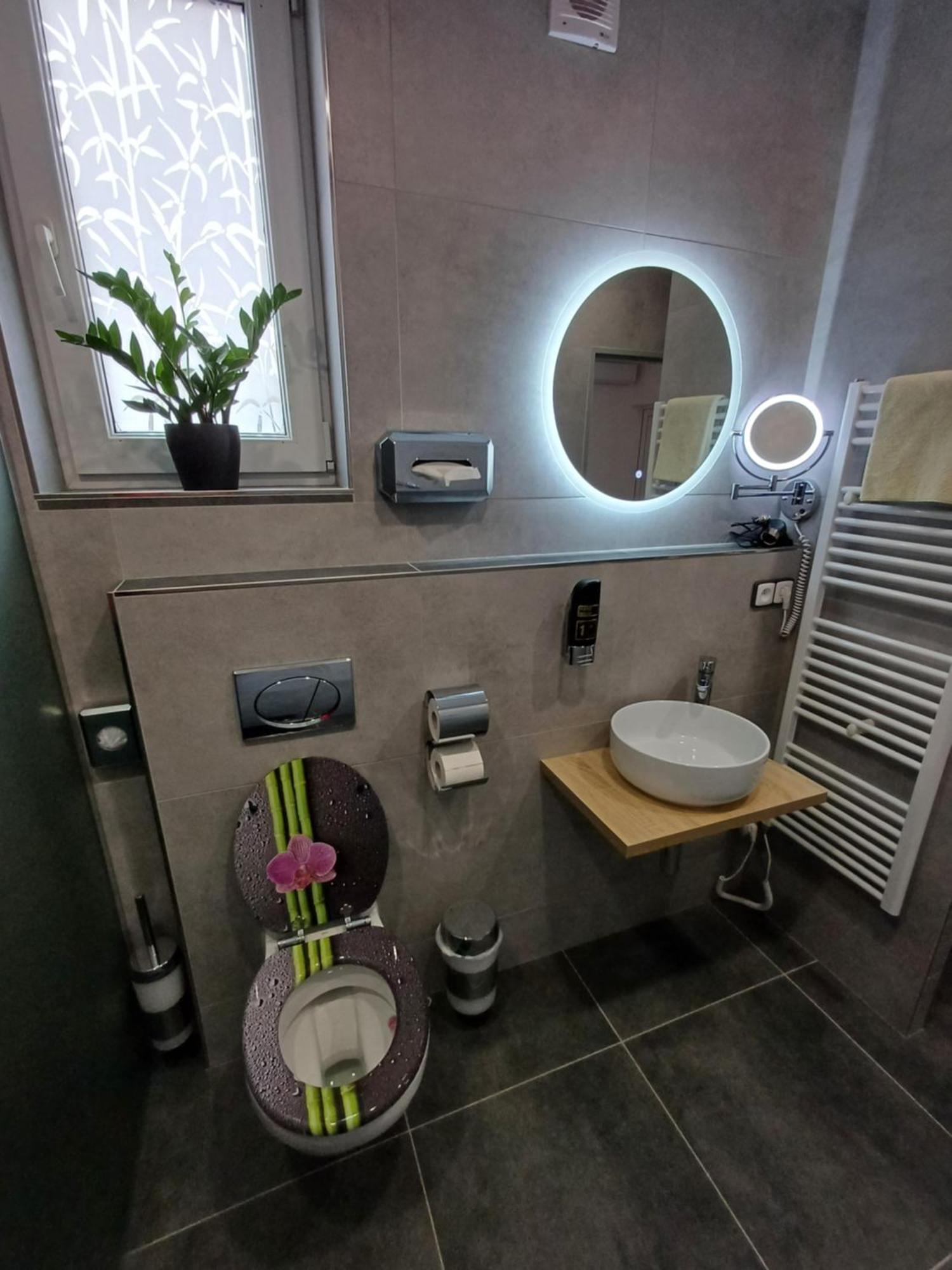 V Centru Zlina S Parkovanim U Domu Apartment